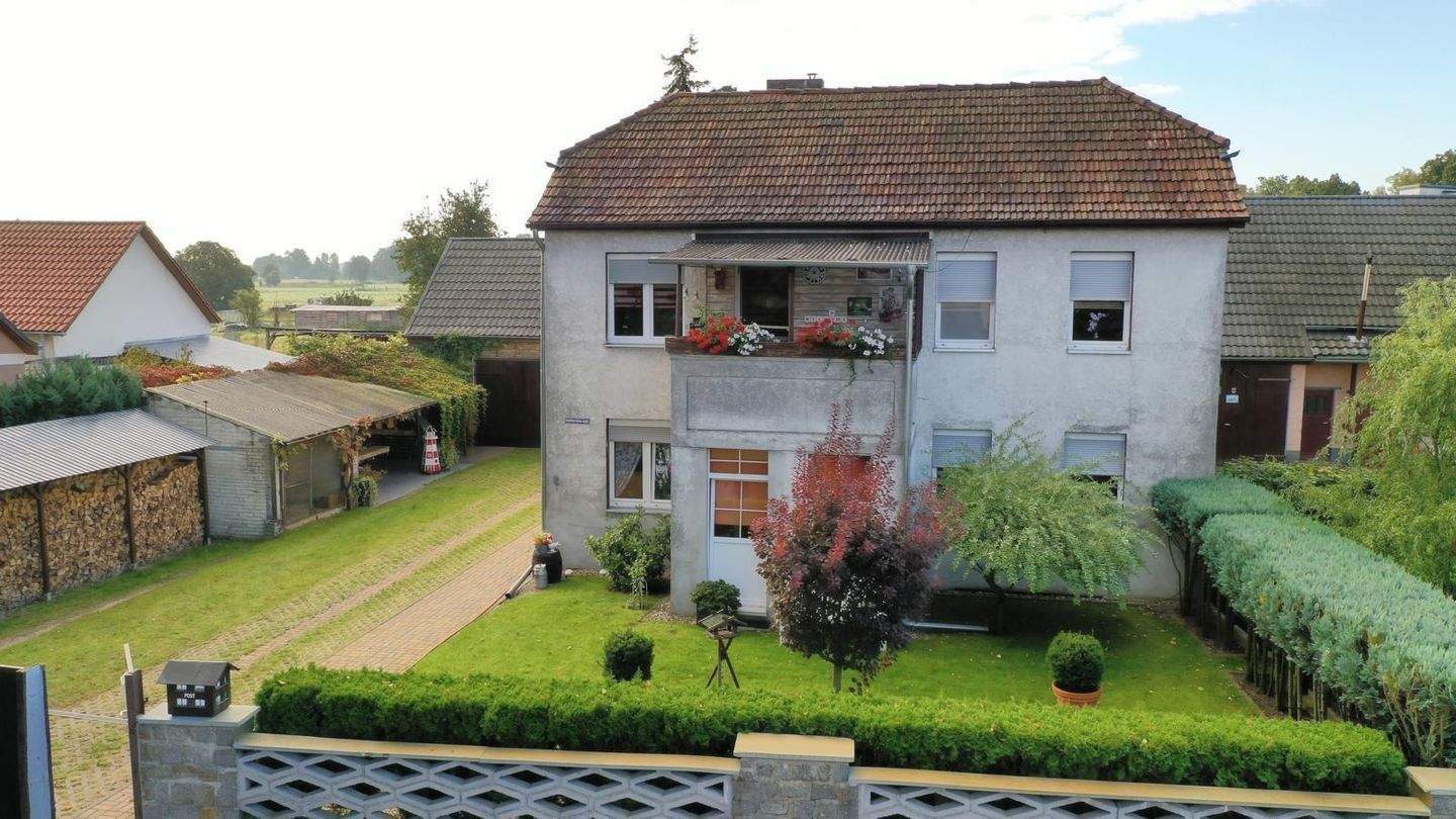 FÜR 1-2 Familien mit besonders viel Nebengelaß, Werkstatt, 2 Garagen in 15754 Friedersdorf, 15754 Heidesee