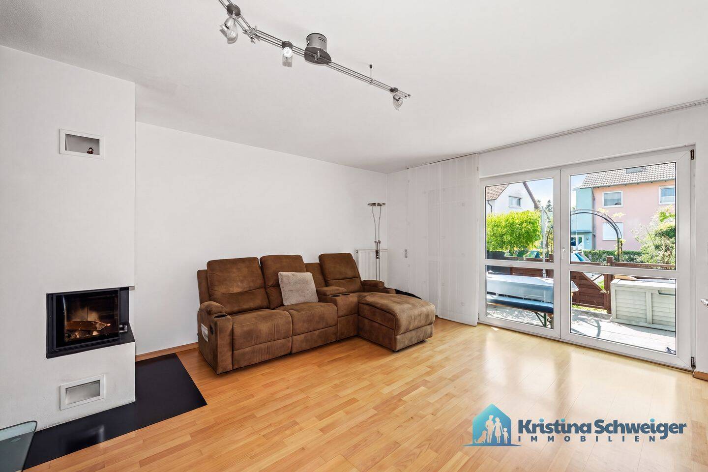 Einziehen & Wohlfühlen! Sonnige 4 Zi.-Whg. mit Terrasse & Balkon, Kamin & 2 Stellplätze in ruhiger Lage von Forchheim, 91301 Forchheim