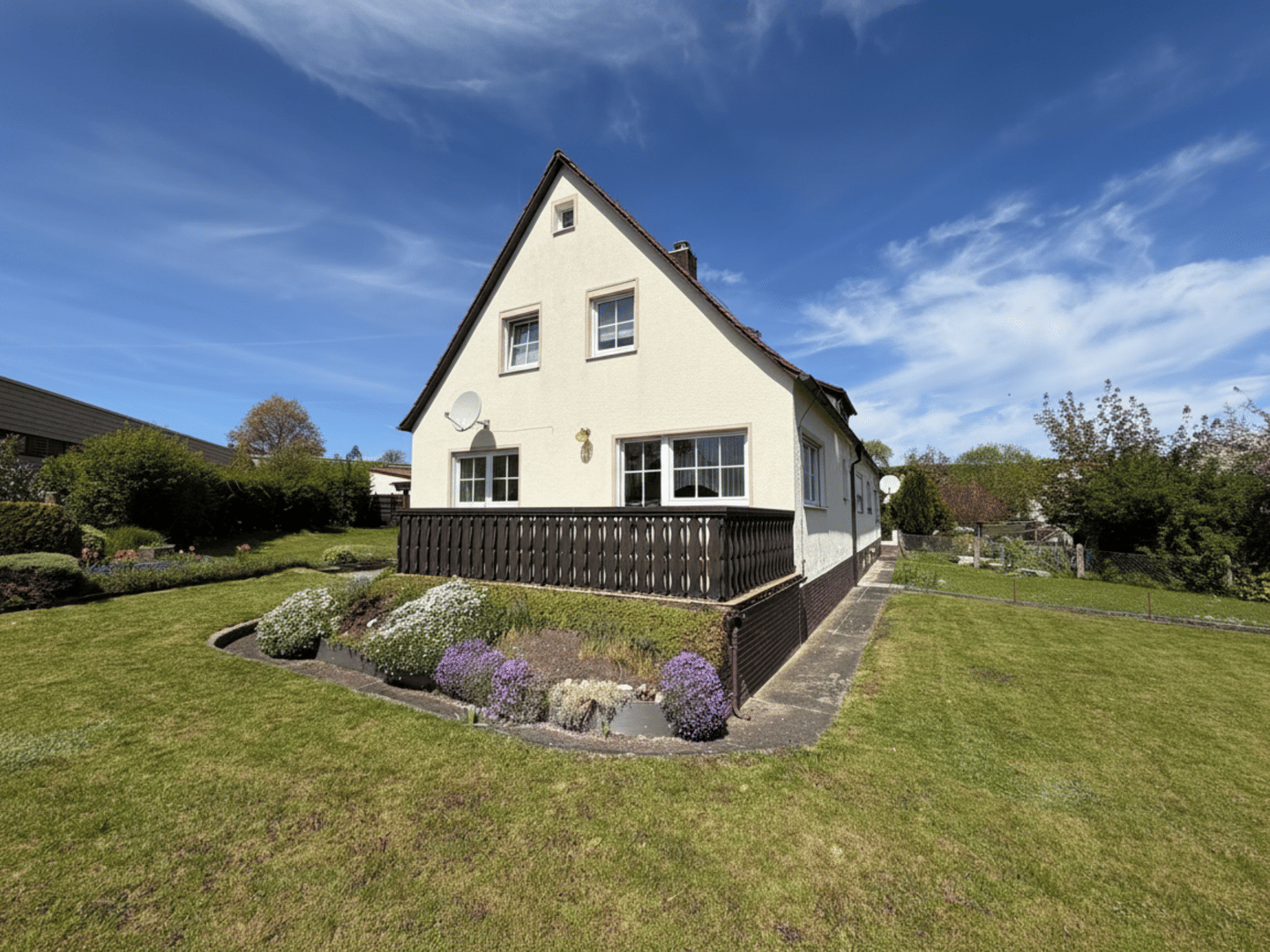 Doppelhaushälfte mit weitläufigem Garten in ruhiger Lage, 91757 Treuchtlingen