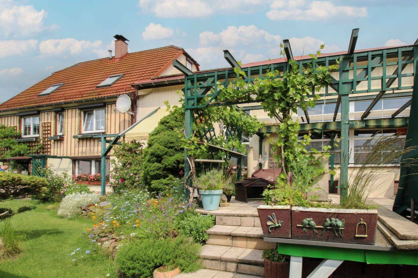 Wohnen und Arbeiten an einem Ort! EFH mit Werkhalle, Garten, und Garage, 9224 Chemnitz (Grüna Mittelbach)