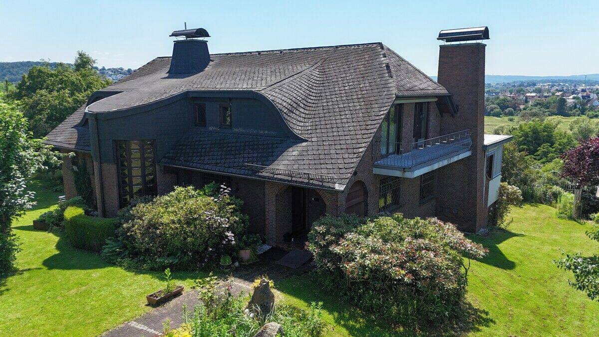 Exklusive Wohnimmobilie mit zusätzlichem Gäste- oder Wohnhaus auf großzügigem Parkgrundstück, 34125 Kassel