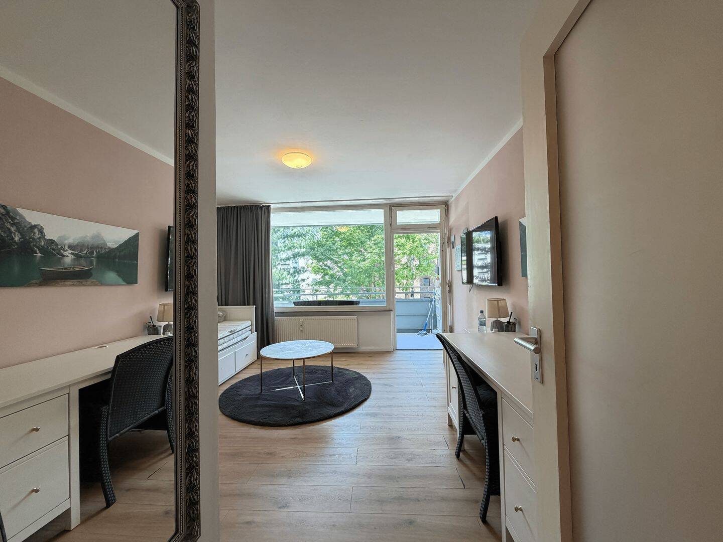 MODERNES CITY-STUDIO IN CHARLOTTENBURG – RUHIGE HOFLAGE, WEST-BALKON & SICHERE TIEFGARAGE (OPT.)!