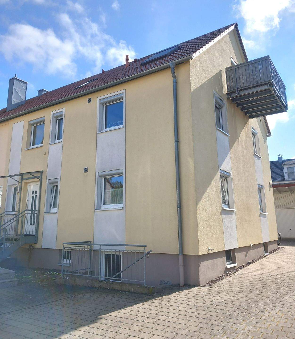 Helles, gepflegtes Appartement mit Möbilierung, Einbauküche und Balkon, 86720 Nördlingen