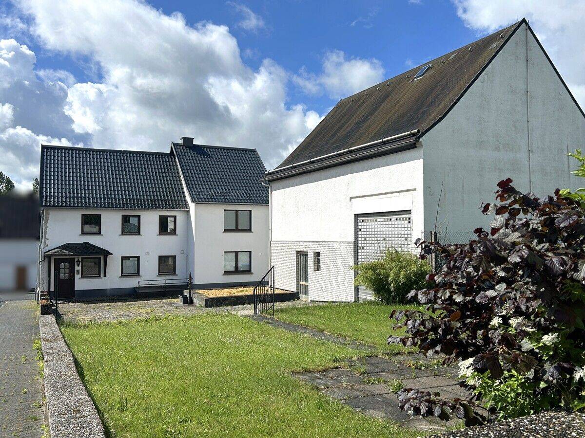 Mademühlen: Wohnhaus mit 2 Einheiten und Scheune, 35759 Driedorf