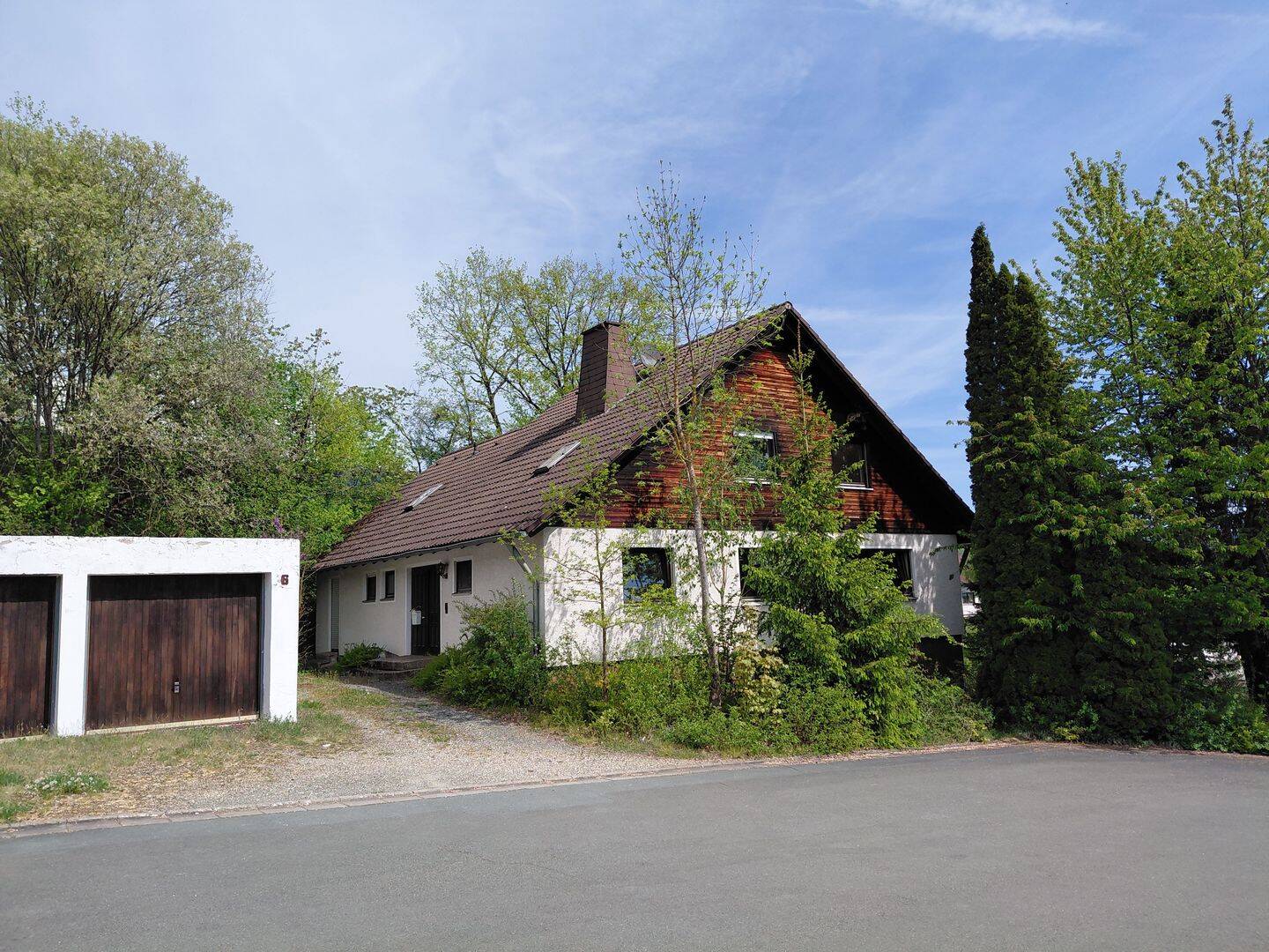 Ruhig gelegenes Mehrgenerationenhaus in Fernblick und viel Potential, 95369 Untersteinach