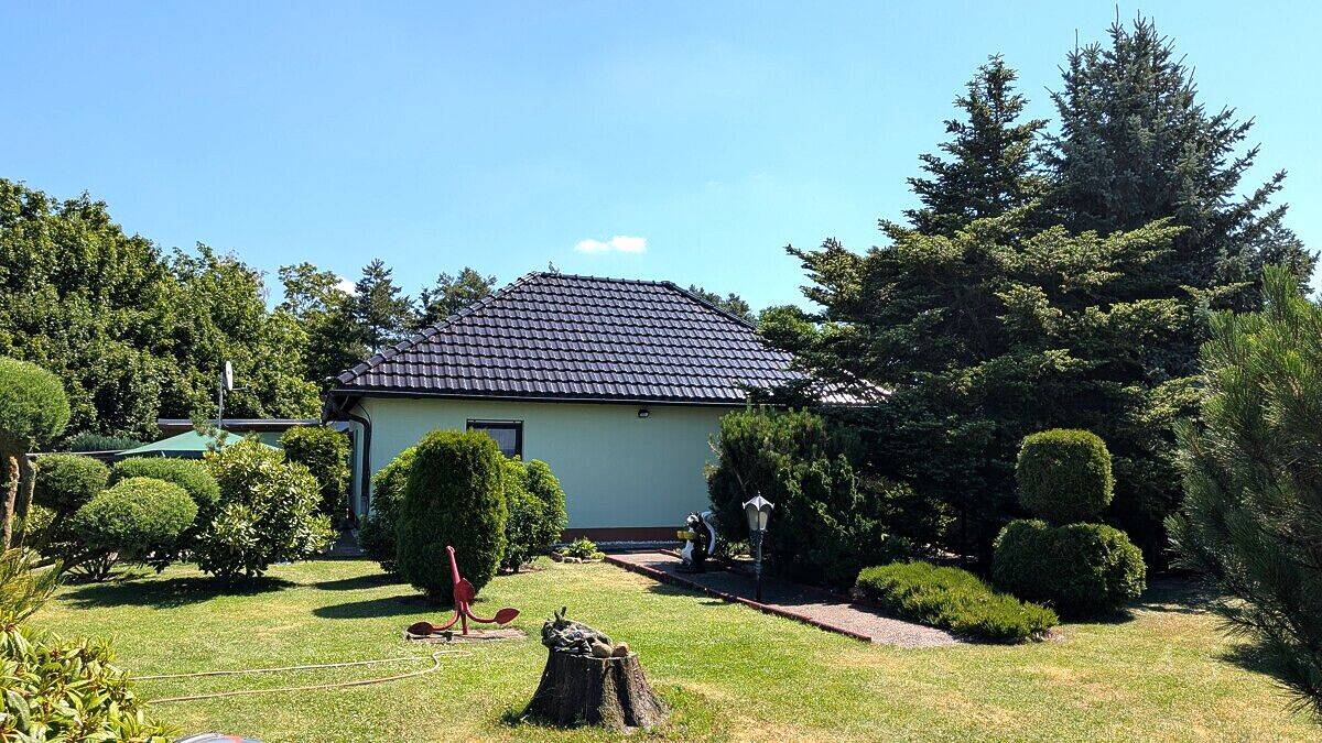 Gepflegtes Einfamilienhaus-Bungalowbauweise mit Wintergarten, Sauna, Doppelgarage großem Grundstück, 4838 Doberschütz