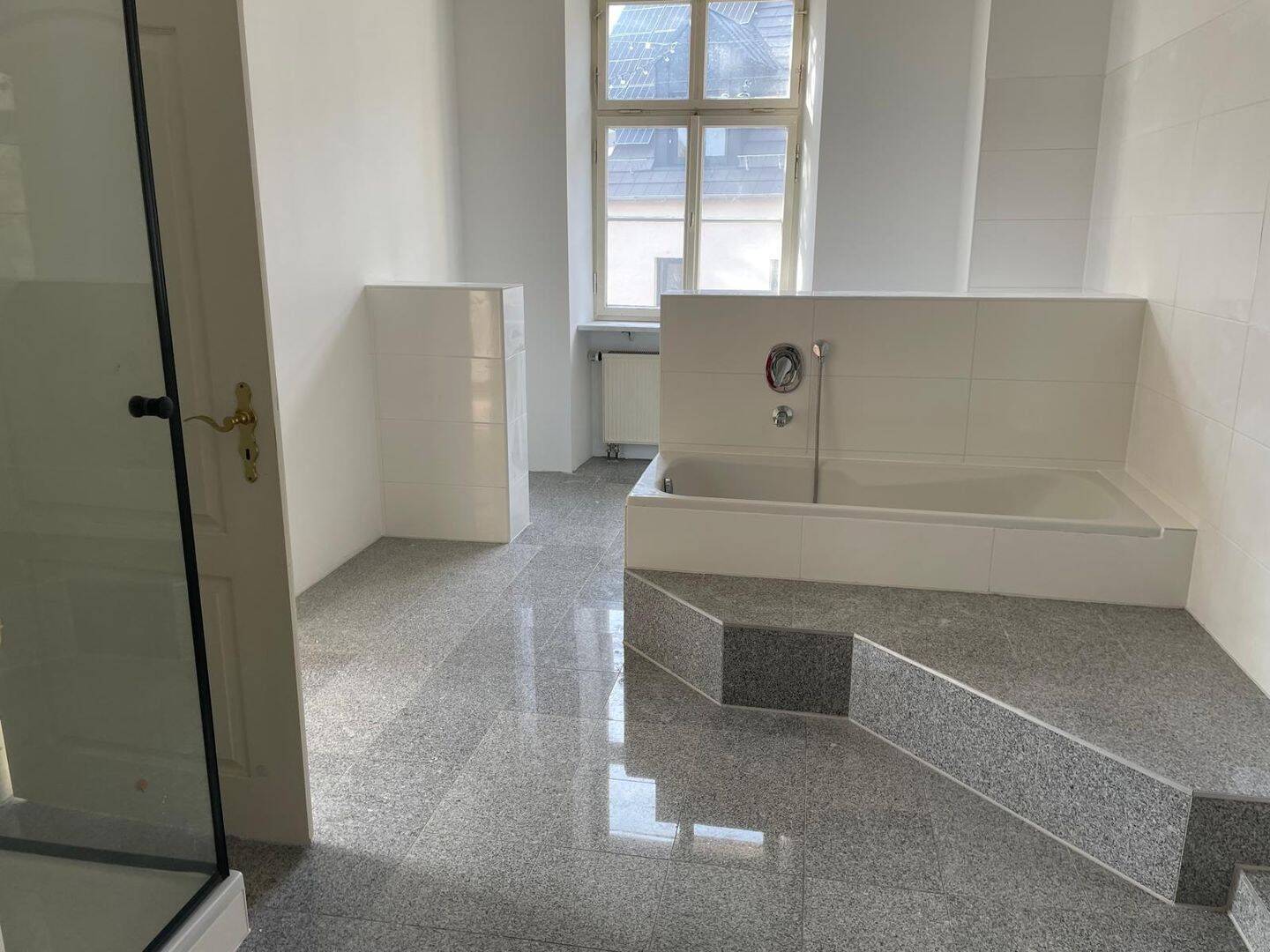 Charmante. renovierte 2-Zimmer-Wohnung, 70736 Fellbach