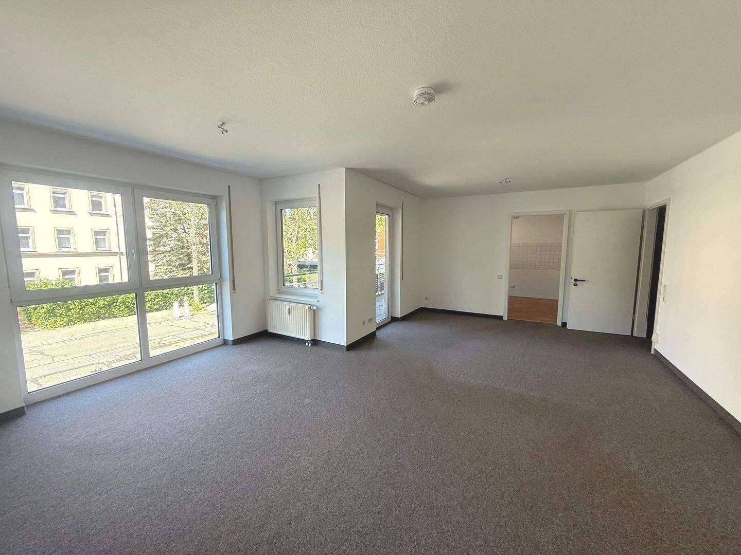 – 2-Raum-APARTMENT MIT 2 BALKONEN – SENIOR LIVING – barrierefrei, 9126 Chemnitz (Altchemnitz Bernsdorf Gablenz Lutherviertel Sonnenberg)