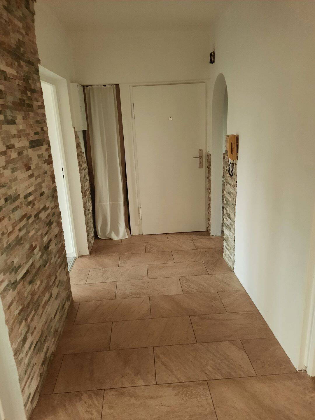 charmante 3-Zimmer-Wohnung mit 2 Balkonen und Einbauküche, 90478 Nürnberg (Dutzendteich Gleißhammer Glockenhof Sankt Peter Zerzabelshof)