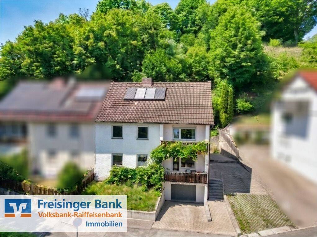 DHH in Wartenberg in Hanglage – Zweifamilienhaus mit Balkon, Garten & Ausbaupotenzial – Erbpacht –, 85456 Wartenberg