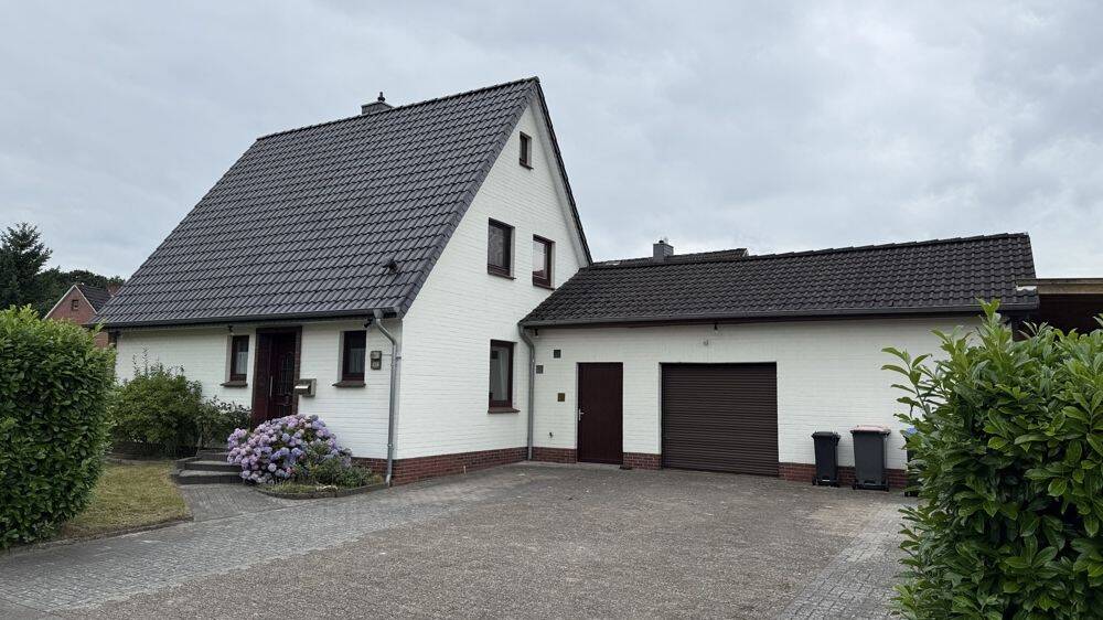Solides Einfamilienhaus in beliebter Lage von Varel-Obenstrohe, 26316 Varel