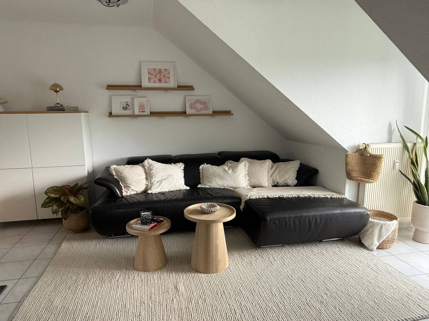 Ruhige möblierte 63m² Wohnung am Feld – 2 Balkone mit Weitblick + Garage, 63741 Aschaffenburg (Damm Innenstadt Leider Nilkheim Strietwald)