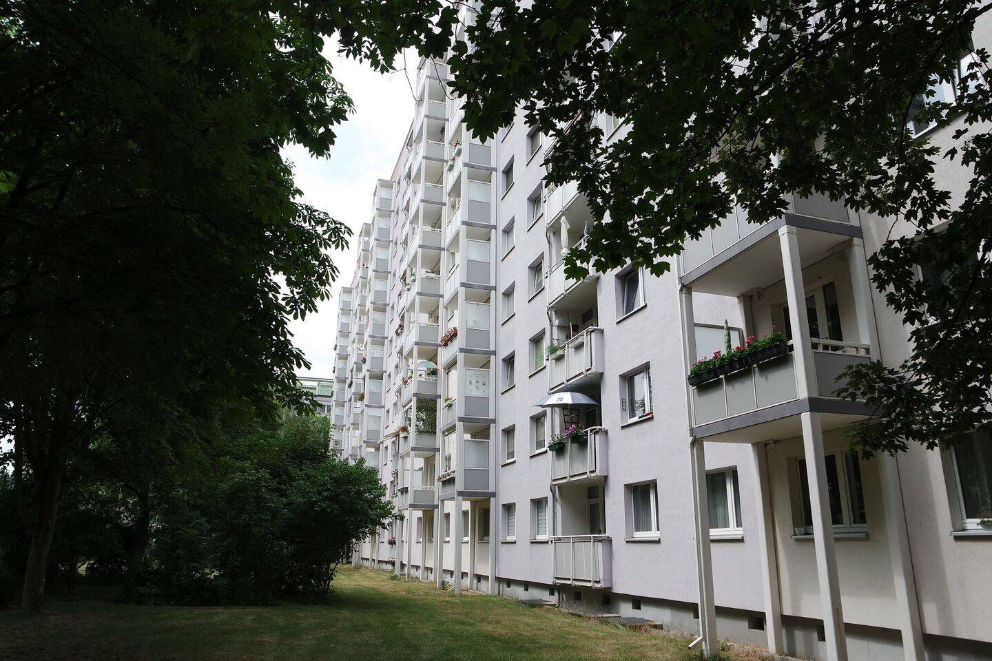 Zentrum Ost – kleine 3-Raumwohnung mit Balkon, Lift und Wannenbad in ruhiger Lage