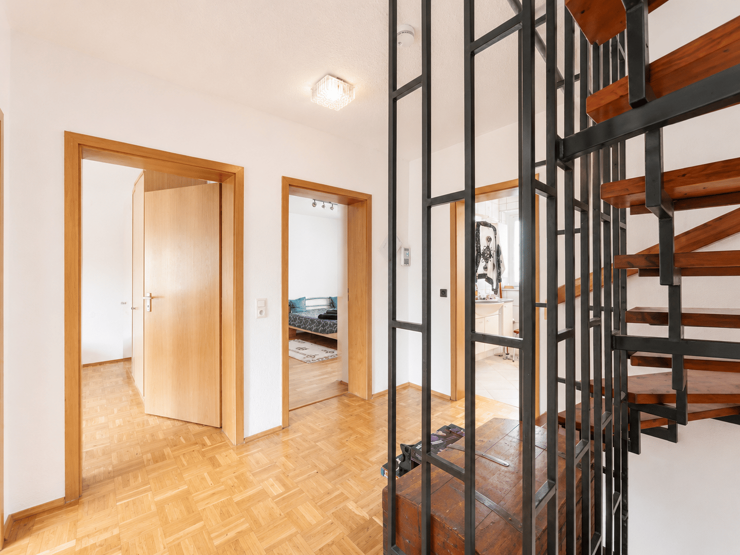 Attraktive Doppelhaushälfte mit Terrasse, Garage und modernisiertem Dachgeschoss., 34246 Vellmar (Hof Mondschirm)