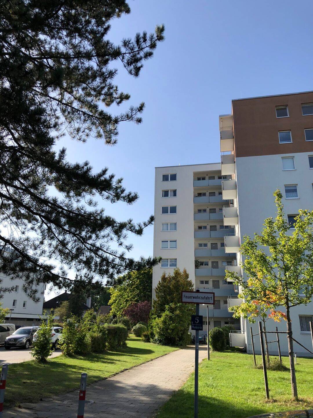 Top renovierte 3 Zi. -Whg. mit Balkon & Tiefgaragenstellplatz, sofort bezugsfertig in Waldtrudering, 81825 München (Berg am Laim Trudering-Riem)
