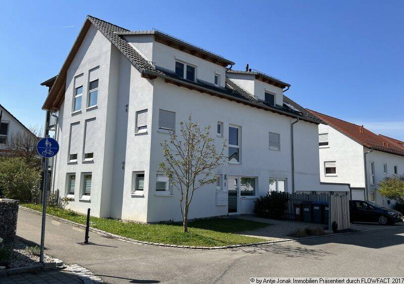 Großzügige 4,5 Zimmer-Wohnung mit 2 Balkonen , Garage u. Stellplatz in Großbettlingen, 72663 Großbettlingen