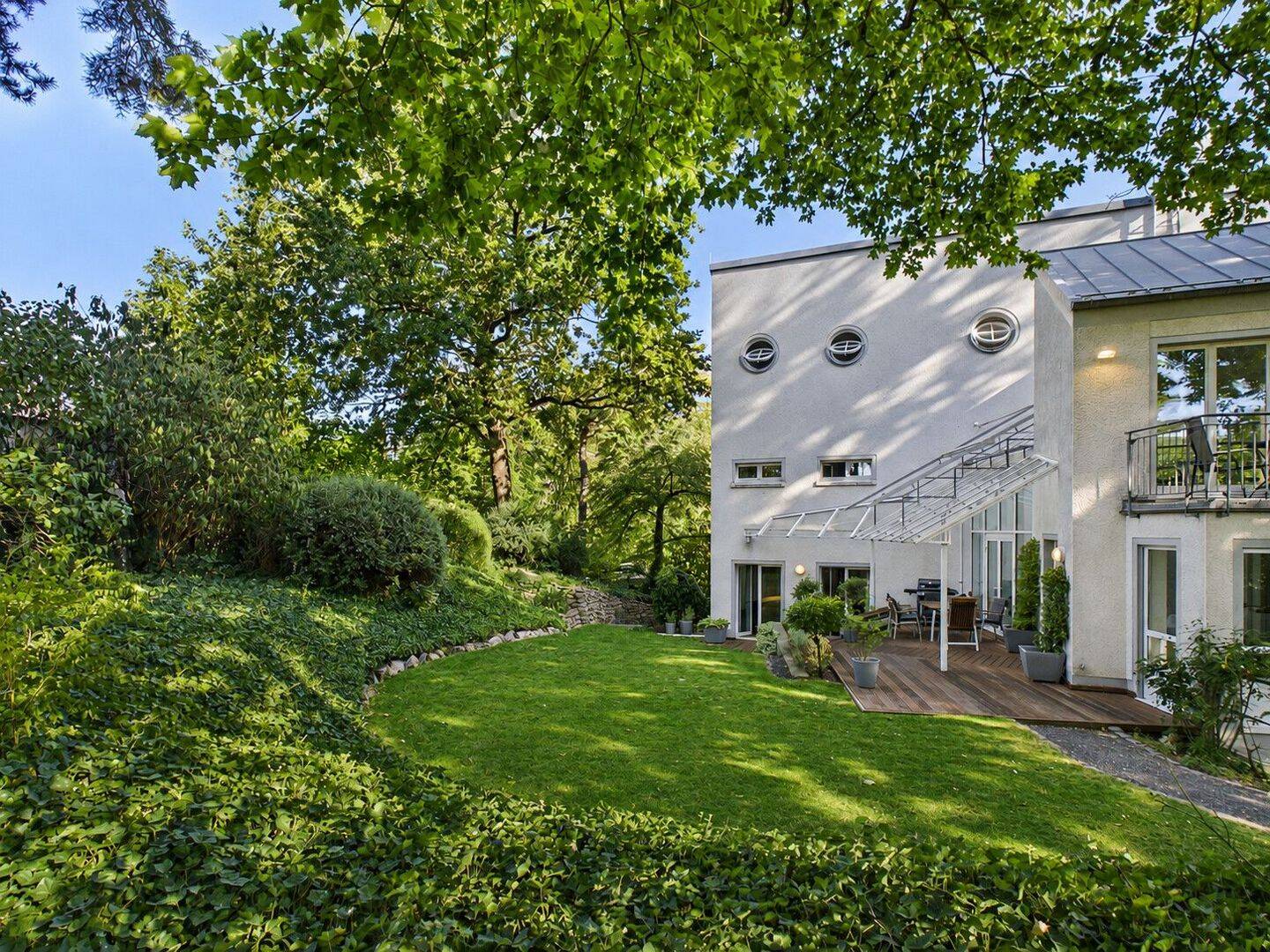 Moderne, stilvolle Architektur trifft naturnahe Privatsphäre – Familienanwesen mit Einliegerwohnung, 55124 Mainz (Gonsenheim Oberstadt)