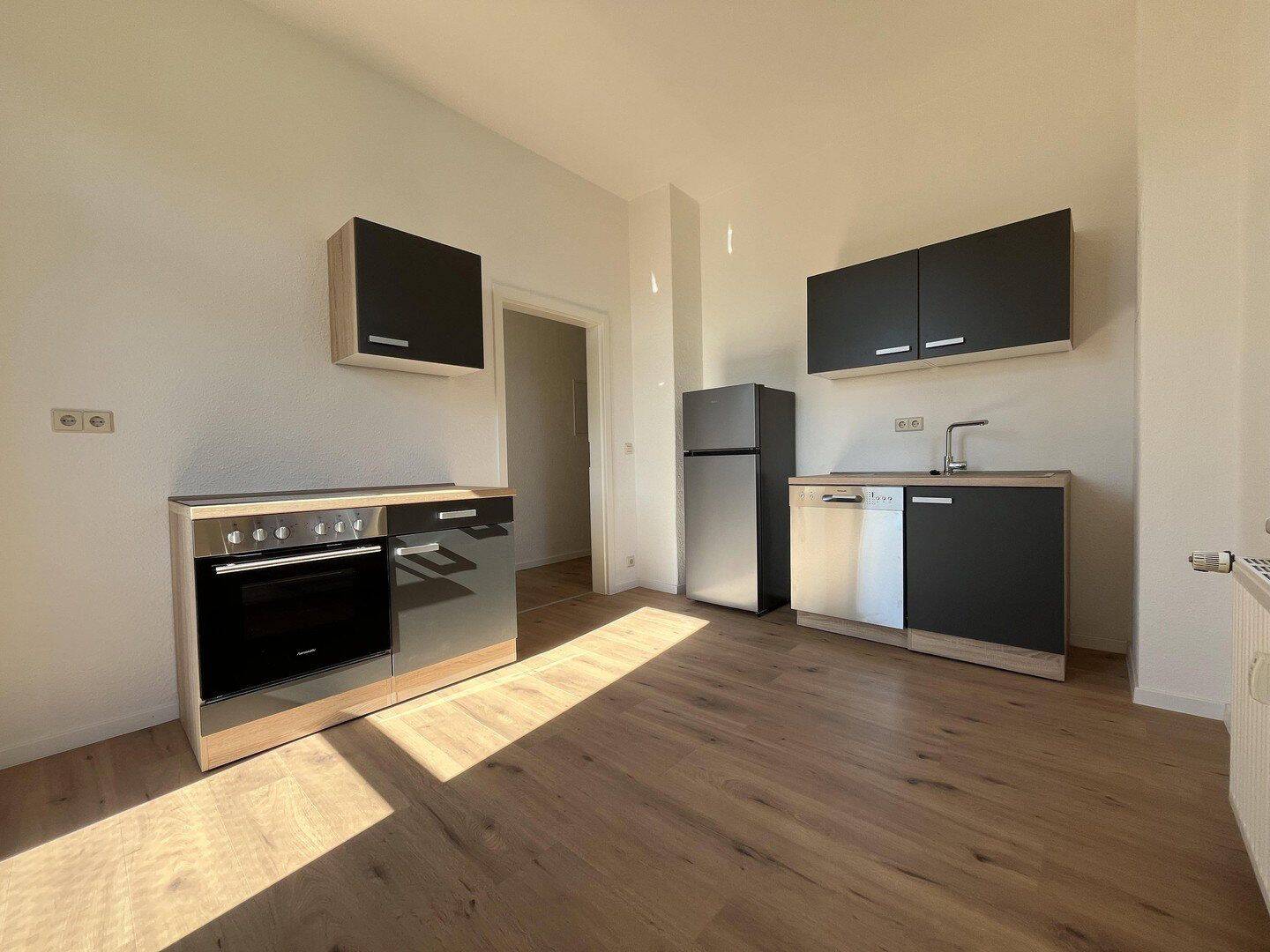 Erstbezug nach Sanierung – Großzügige 3-Raumwohnung in Zwickau-Nord im DG – 8058 Zwickau – Bild 1 von 11