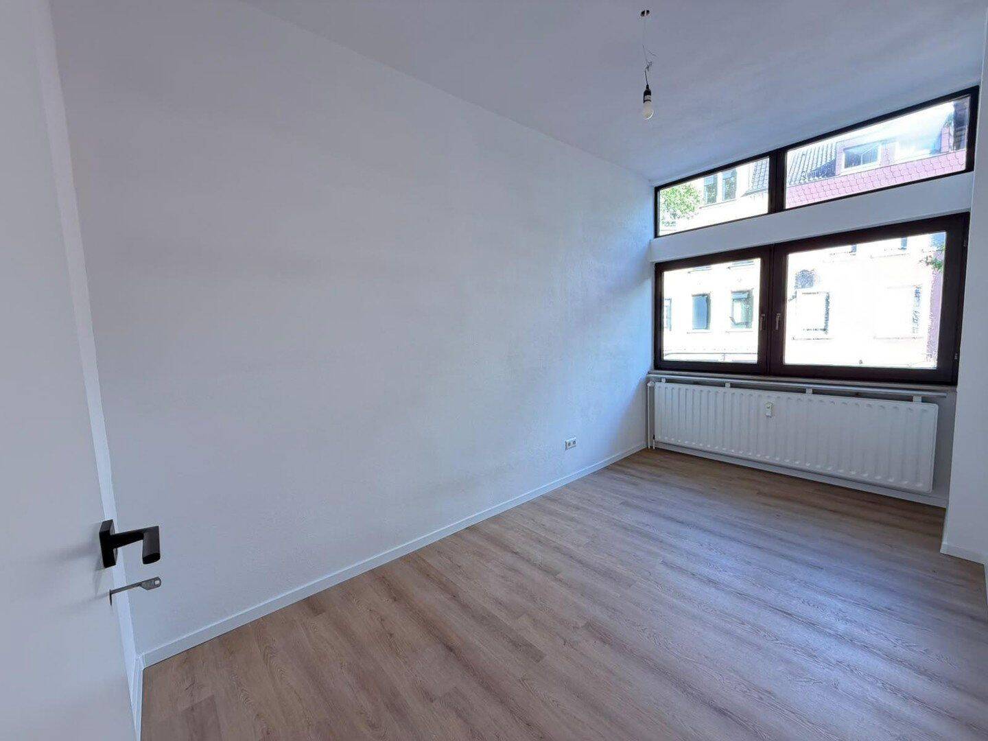 Erstbezug nach Kernsanierung! 5-Schlafzimmer-Wohnung in zentraler Lage von Pforzheim-Brötzingen, 75172 Pforzheim (Brötzingen Innenstadt Südweststadt Weststadt)