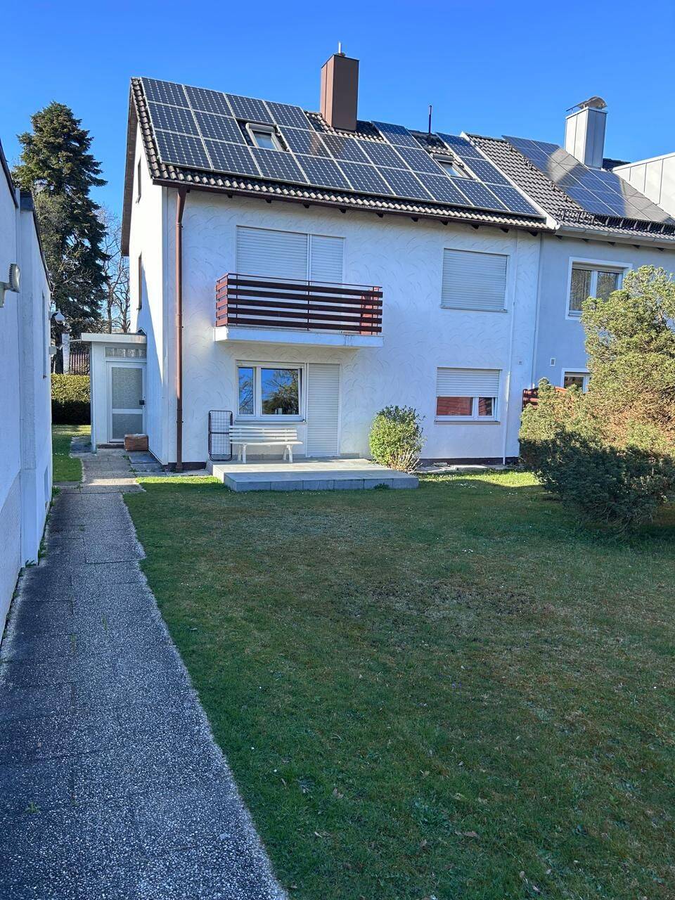 Helles & geräumiges Privatzimmer in WG mit großem Garten, 80997 München (Allach-Untermenzing Moosach Pasing-Obermenzing)