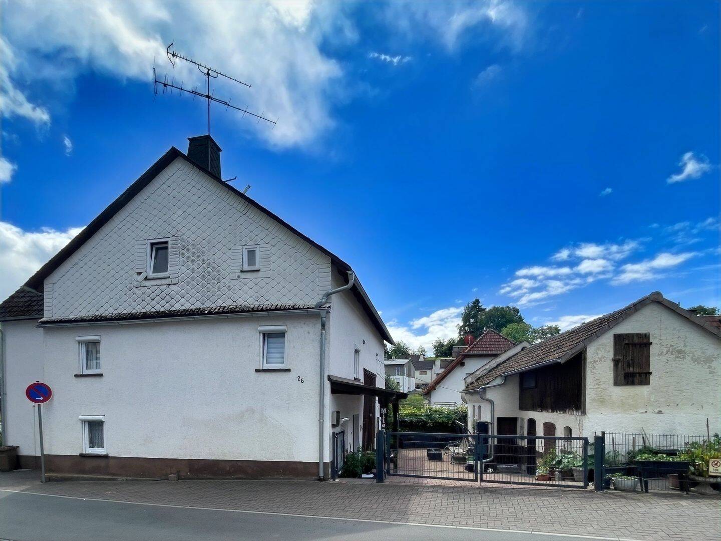 Familienfreundliches Einfamilienhaus mit Scheune, Nebengebäude und großem Platzangebot in ruhiger Wohnlage, 35781 Weilburg