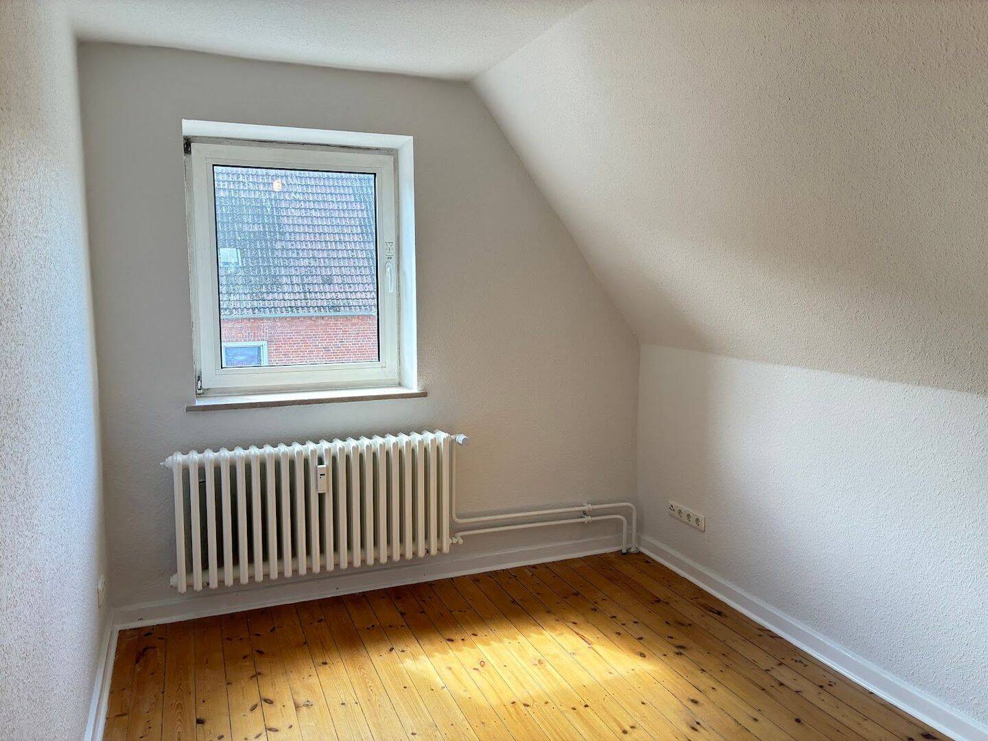 Gemütliche Dachgeschosswohnung, 24149 Kiel (Neumühlen-Dietrichsdorf)