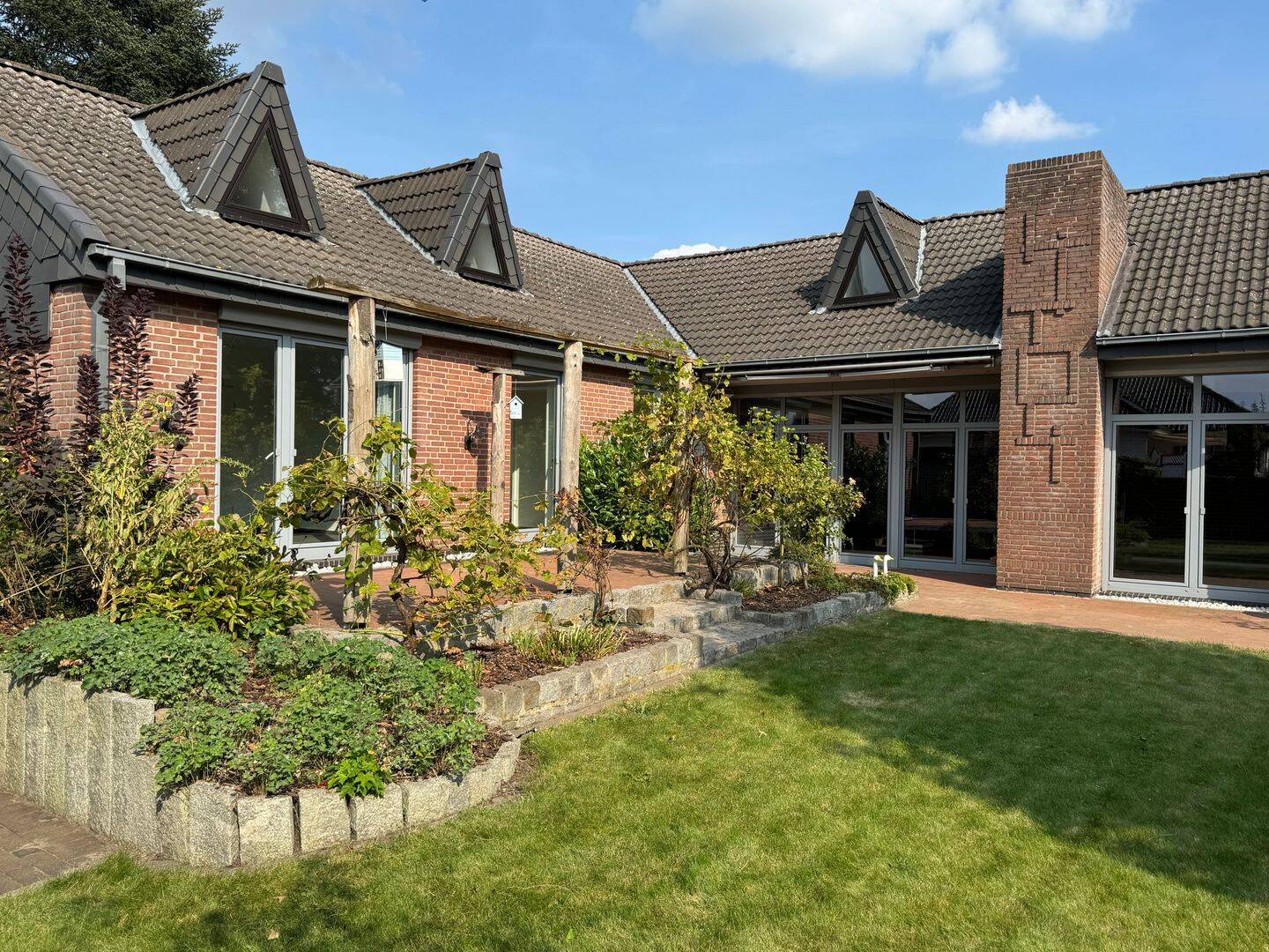 Großes Einfamilienhaus in Weyhe-Leeste, 28844 Weyhe