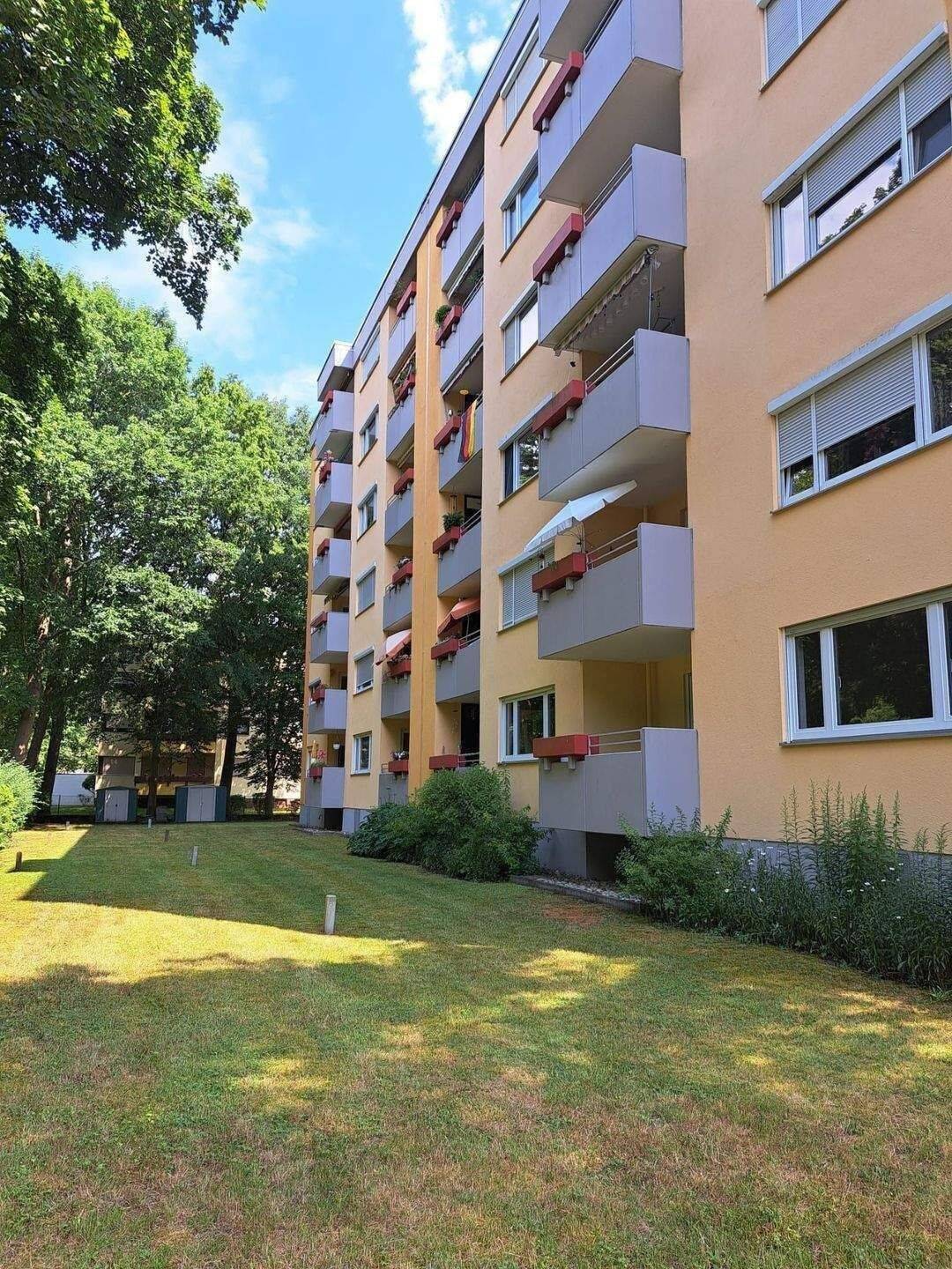 Nürnberg | Helle 3-Zimmer-Wohnung mit Loggia & Blick ins Grüne, 90469 Nürnberg (Falkenheim Gartenstadt Kettelersiedlung Langwasser Rangierbahnhof)