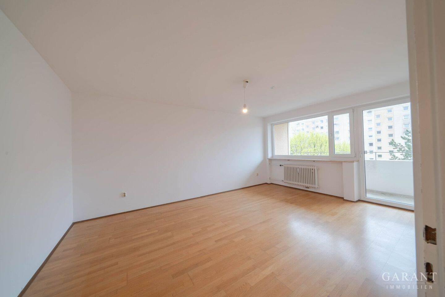 Attraktive 3 Zimmer-Wohnung mit Loggia, Aufzug & Stellplatz im Münchner Norden, 80935 München (Feldmoching-Hasenbergl Milbertshofen-Am Hart)