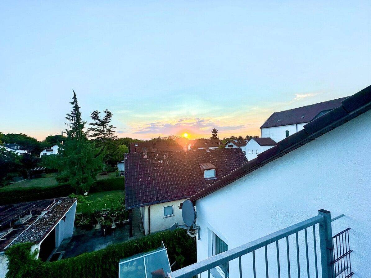 Traumhafte 1,5 Zi.-DG.-Whg. mit Süd-/Balkon mit Klimaanlage in München „Am Hart“ zur Miete., 80937 München (Milbertshofen-Am Hart)
