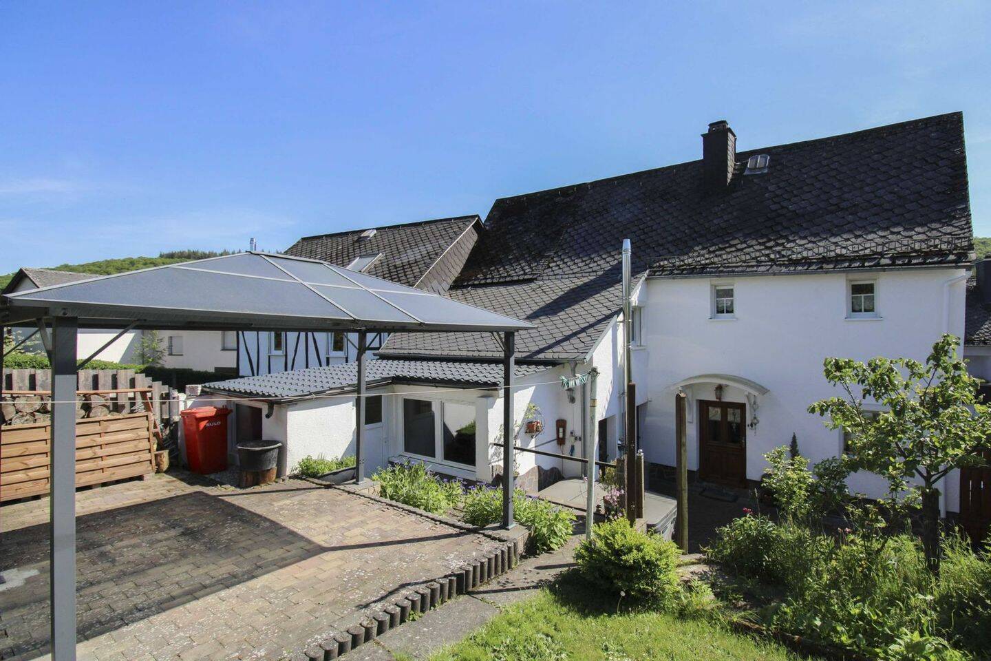 Sofort wohlfühlen: 4-Zi.-EFH mit Garten inkl. Schuppen in Niederlemp, 35630 Ehringshausen