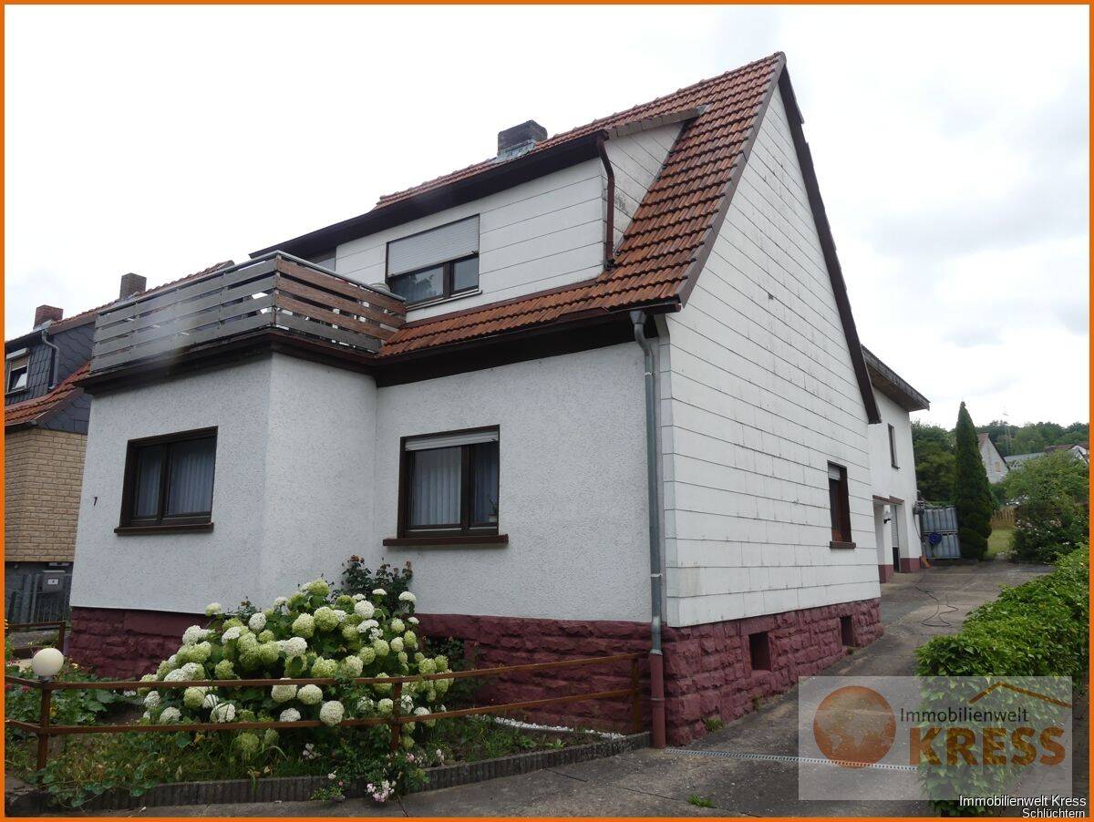 Kleines 1-Familienwohnhaus mit Nebengebäude u. Doppelgarage, großer Garten in Schlüchtern-Niederzell, 36381 Schlüchtern