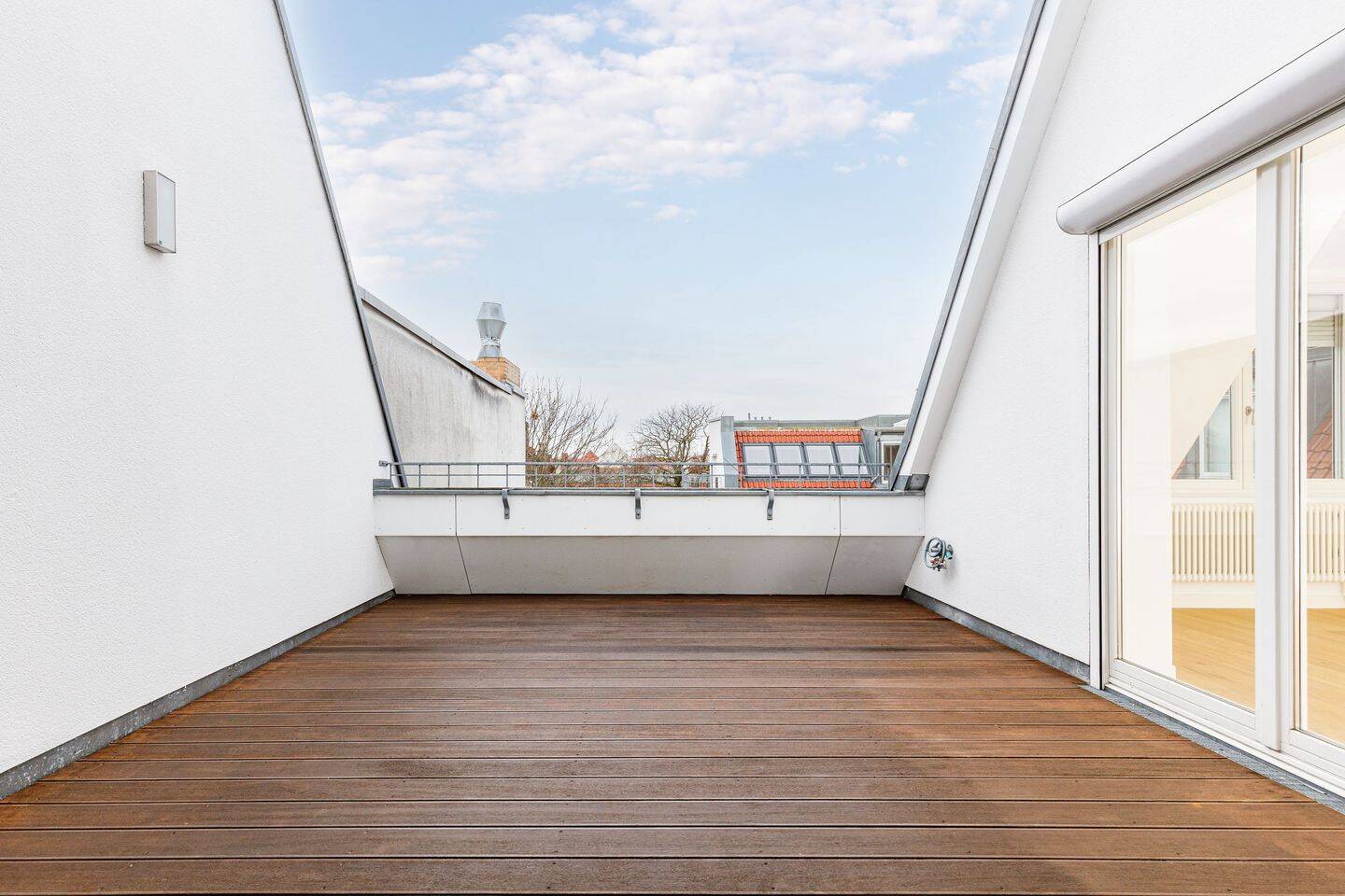 Uhlandstraße 45 – Stilvolle, frisch renovierte Dachgeschosswohnung im herrschaftlichen Altbau!!, 10719 Berlin (Charlottenburg-Wilmersdorf Charlottenburg Wilmersdorf)