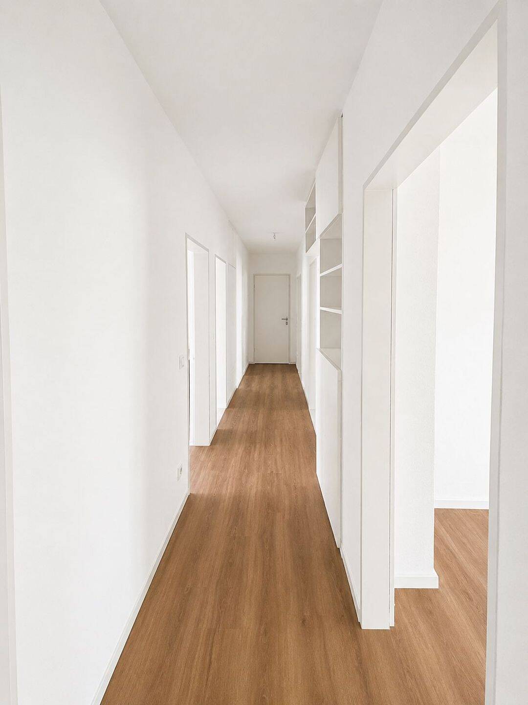 Frisch renovierte Wohnung (2026) mit neuem Bad und neuer Einbauküche sowie Garage und Balkon, 97209 Veitshöchheim