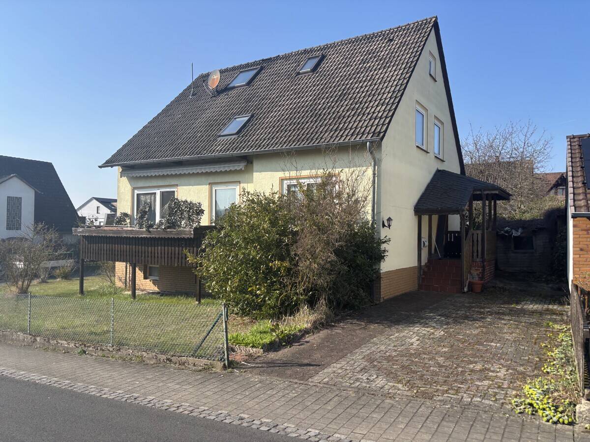 Wohnen mit Potenzial: Großzügiges Ein- bis Zweifamilienhaus in ruhiger Lage, 34317 Habichtswald