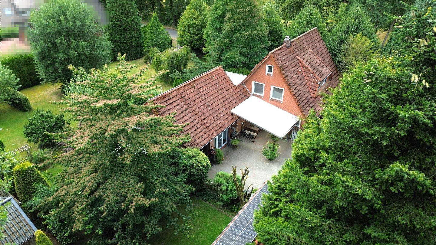 Modernisiertes Einfamilienhaus auf großem Grundstück zwischen Wald und Wiesen in Barßel, 26676 Barßel