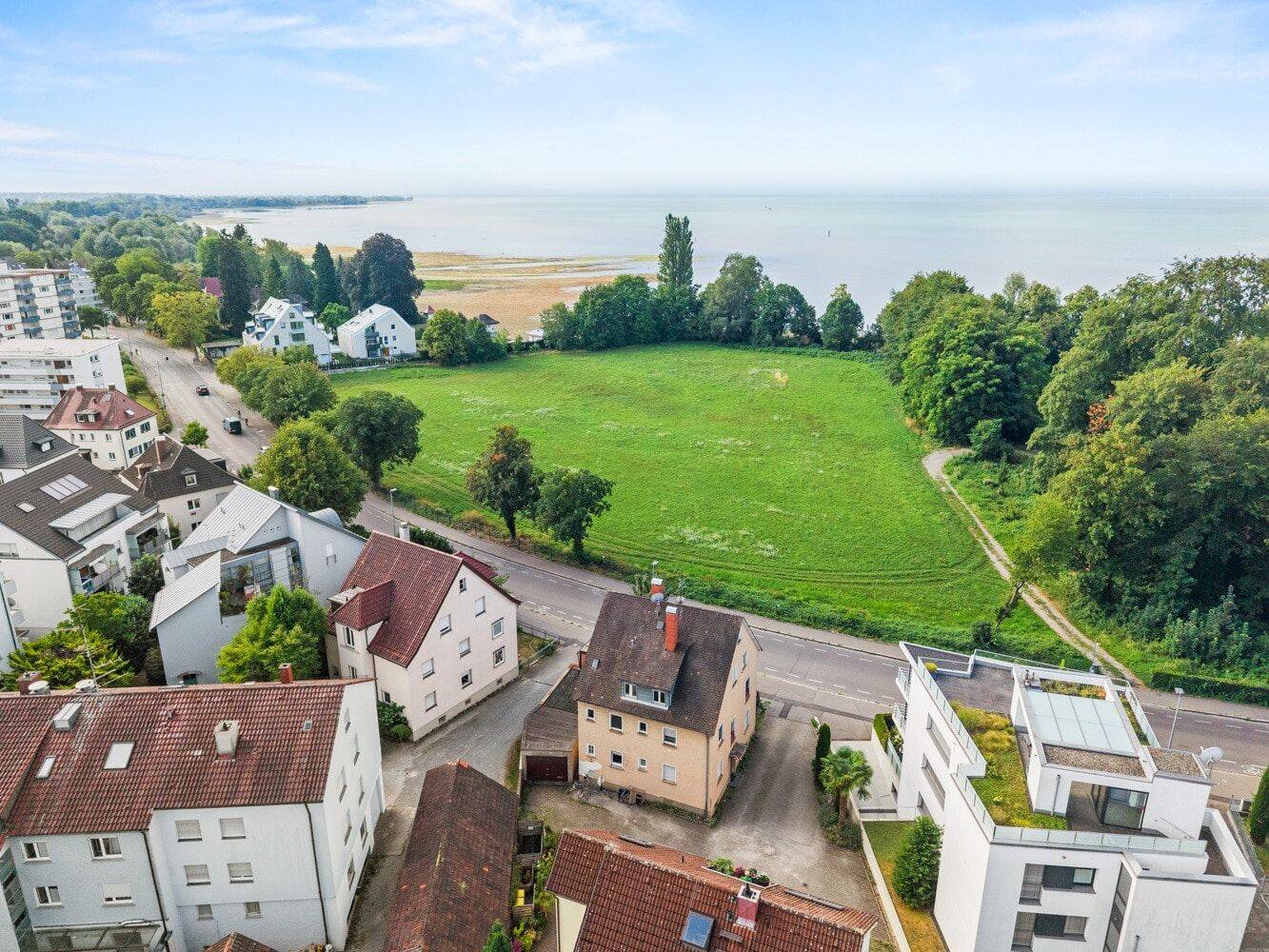 Dachgeschosswohnung mit Seeblick und Entwicklungspotenzial, 88046 Friedrichshafen