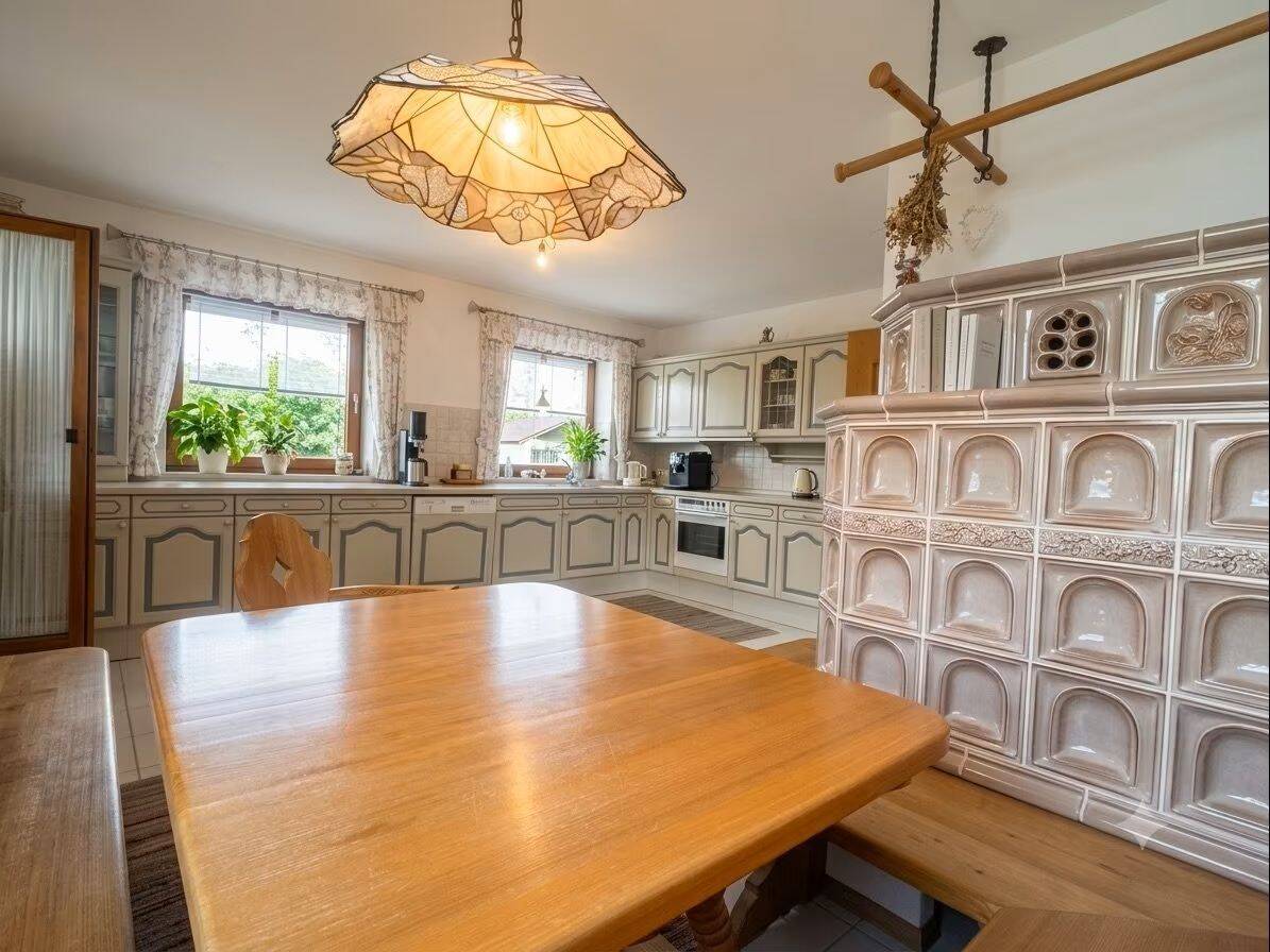 5-Zimmer-Wohnung mit zwei Balkonen und überdachter Terrasse, 82110 Germering