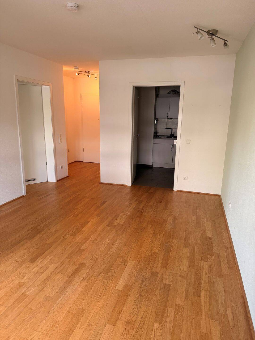 NEUWERTIGE, BARRIEREFREIE SENIORENWOHNUNG