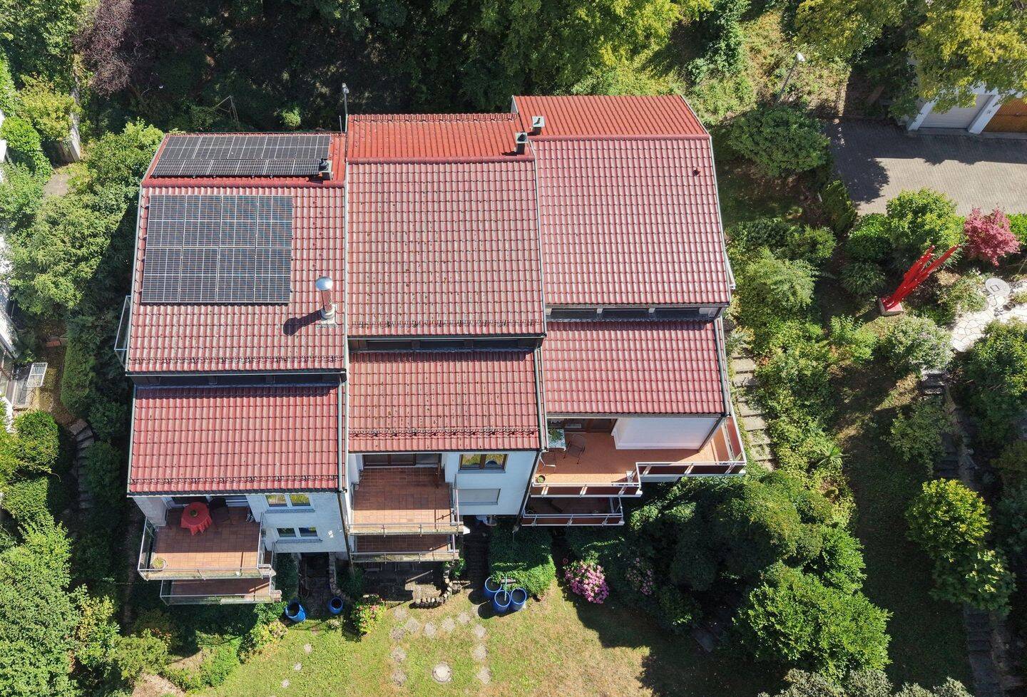 IHR LOGENPLATZ ÜBER FEUERBACH! Äußerst gepflegtes Reihenmittelhaus in unverbaubarer Aussichtslage, 70469 Stuttgart (Feuerbach Zuffenhausen)