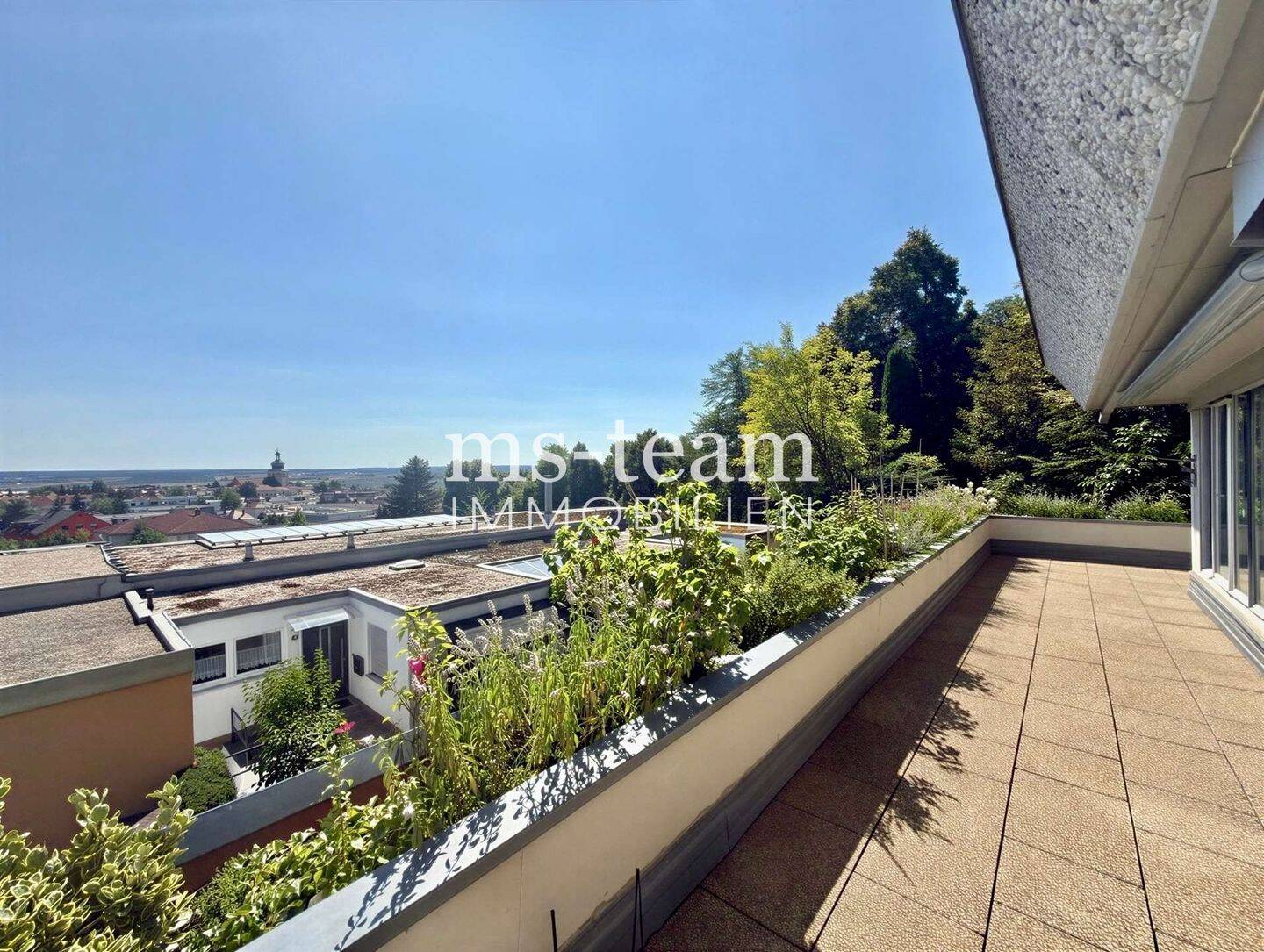 Helle 3,5-Zimmer-Wohnung mit Weitblick und sonnigem Balkon, 92224 Amberg