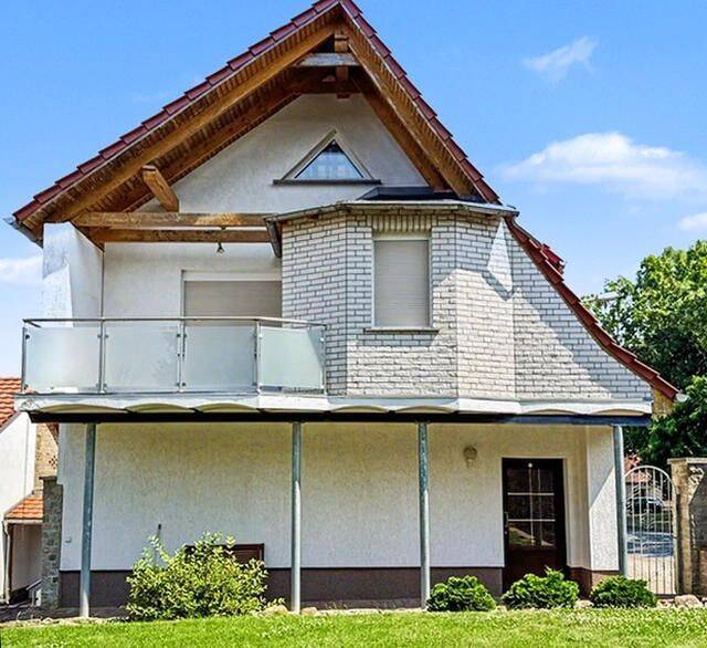Großzügige Doppelhaushälfte mit Garten, Balkon und vielseitigen Nutzungsmöglichkeiten in Wegeleben, 38828 Wegeleben