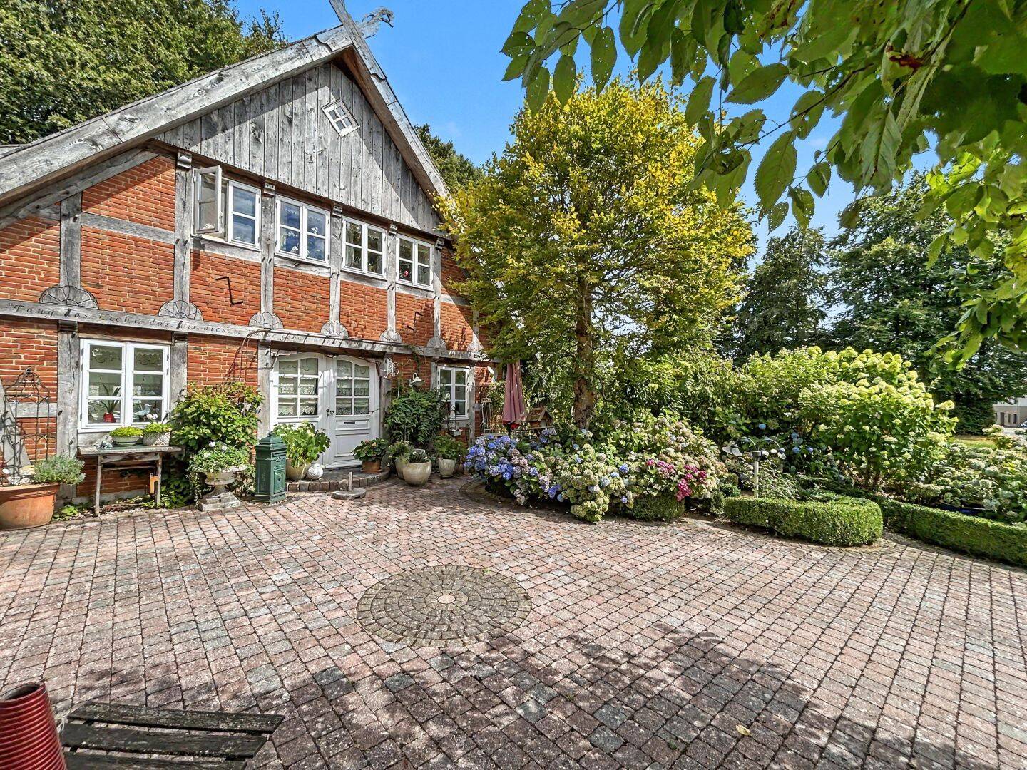 Exklusives Landhaus im Fachwerkstil – hochwertige Handwerkskunst und zeitlose Eleganz in Simmerath, 52152 Simmerath