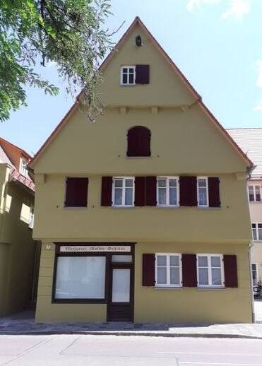 Moderne Wohnung mit Balkon und Einbauküche in der Altstadt, 86720 Nördlingen