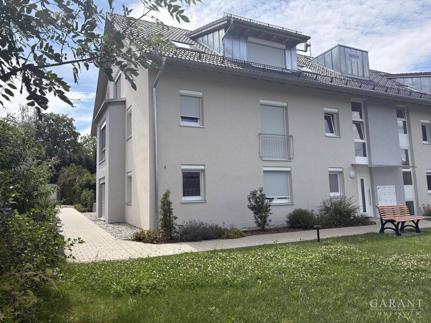 Familienfreundliche 4 Zimmer-EG-Wohnung mit exklusiver Ausstattung und großzügiger Terrasse, 79798 Jestetten