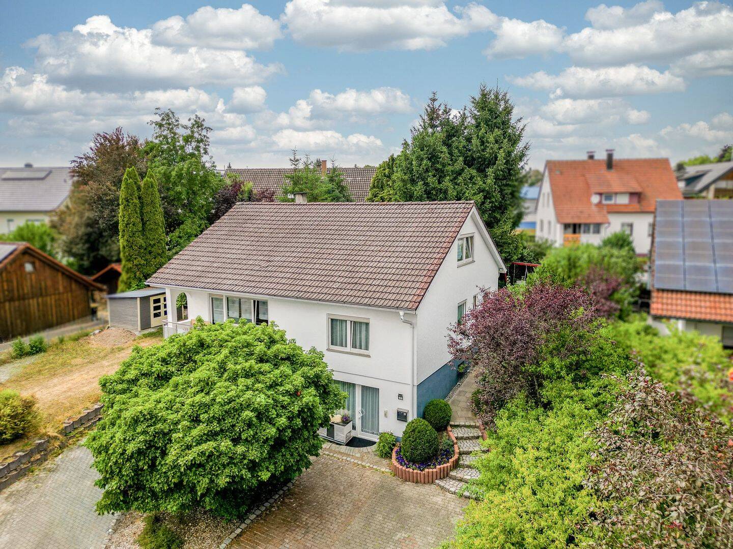 *PROVISIONSFREI* Familienhaus mit Einliegerwohnung, Garten und drei gut nutzbaren Ebenen, 78661 Dietingen