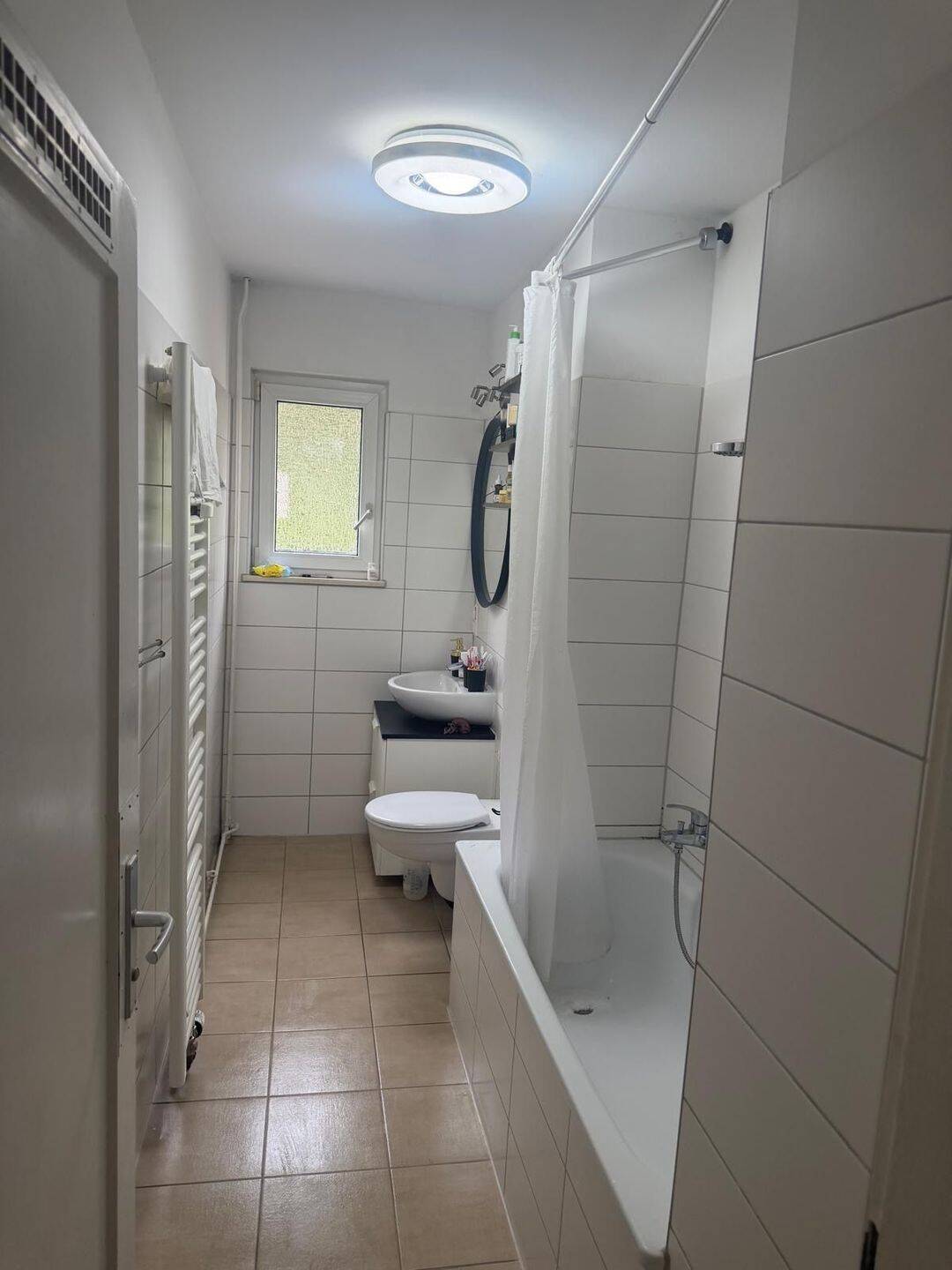 Ab sofort 3-Zimmer Wohnung mit Einbauküche und Möbel am Frankfurt am Main, 65929 Frankfurt am Main (Höchst Schwanheim Unterliederbach)