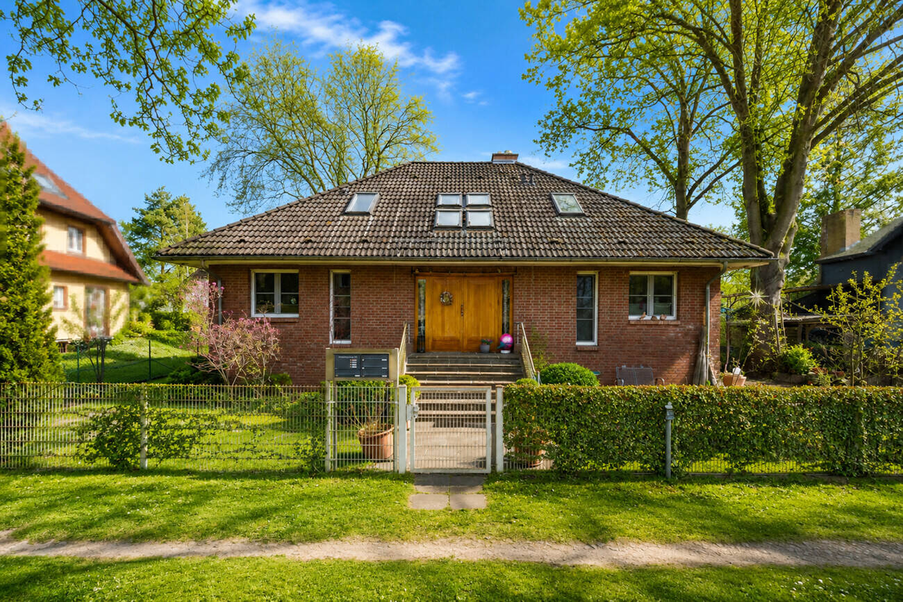 Schöne 2-Zimmer-Dachgeschosswohnung mit Terrasse im modernen Landhausstil in bester Villenlage, 14612 Falkensee