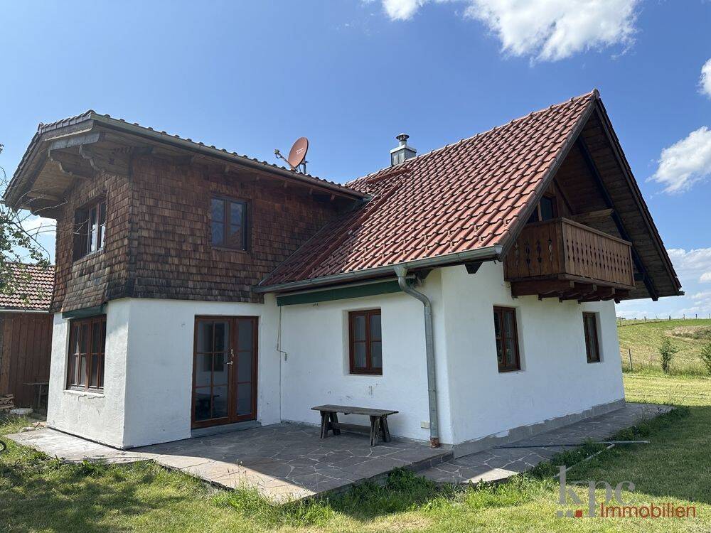 Berg – Wunderbares Haus in idyllischer Alleinlage. Bestens modernisiert – Technisch hochwertig.