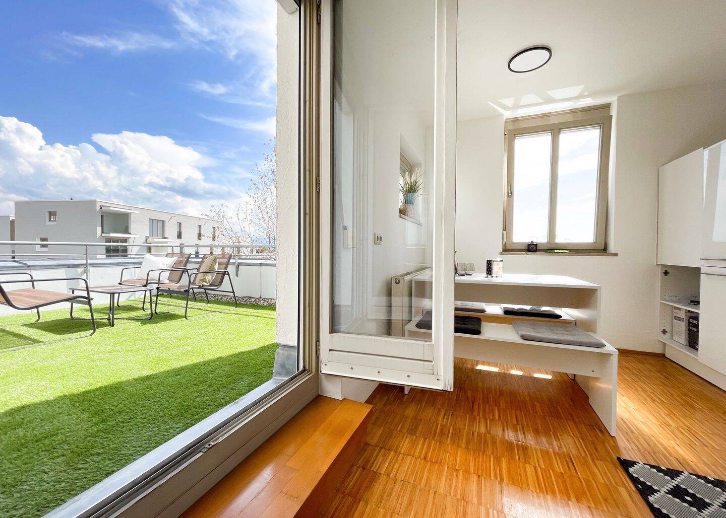 Wohnen mit Alpenblick in Kempten – Helle, stilvoll möblierte 2-Zimmer- Wohnung mit großzügiger Terrasse und Tiefgaragenplatz, 87437 Kempten (Allgäu)